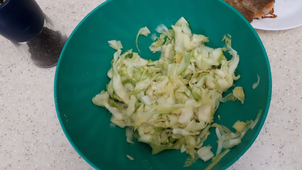 Выжали выделившийся сок