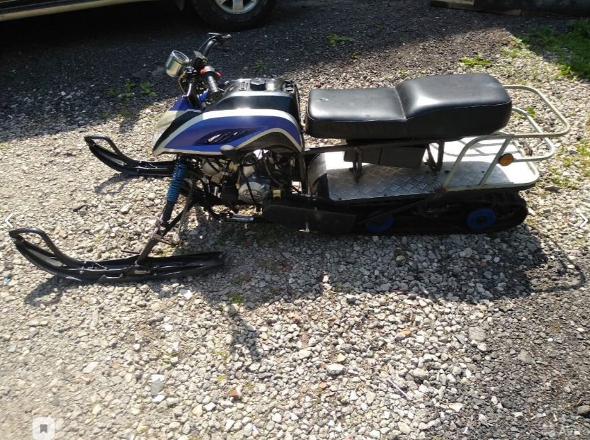 Маленько  гусеничное чудо  , с объемом двигателя 110 кубиков , разгоняется сей аппарат до 40 км/ч .  Перетащит вас и ваши снасти до любой точки  за крайне маленький период времени .  грузоподъемность  вплоть до 150 кг , 