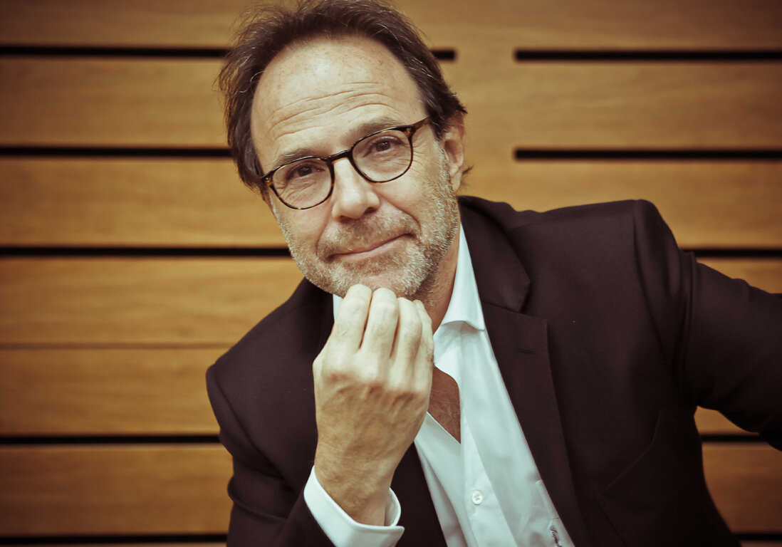 Позже Марк Леви решает полностью посвятить себя литературе. Он оставляет свой бизнес во Франции и отправляется в Лондон. Там он пишет роман «Где ты?», опубликованный в 2001 году. Эта книга рассказывает о том, что каждый выбирает свой путь. В паре Филиппа и Сьюзен царила полная идиллия, пока она неожиданно не сбежала от любимого человека на край света. Роман стал основой для одноименной многосерийной ленты телеканала «M-6».