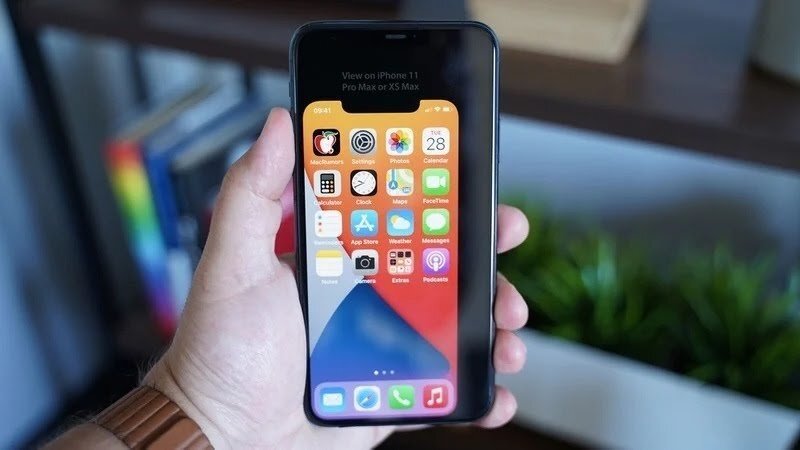 Так, например, будет выглядеть дисплей Iphone 12 на 5,4 дюйма в сравнении с Iphone 11 pro max