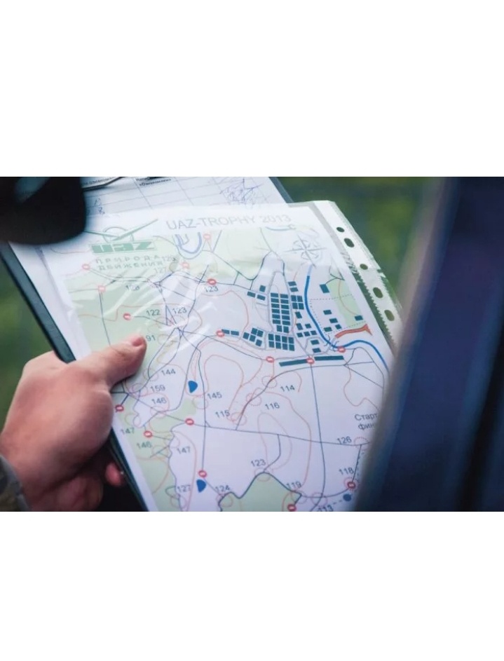 Такие карты выдаются штурманам внедорожников, чтобы примерно знать где находятся точки.
