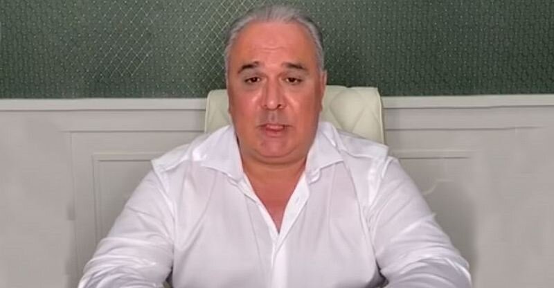 Давид Жвания во время видеообращения. Яндекс картинка