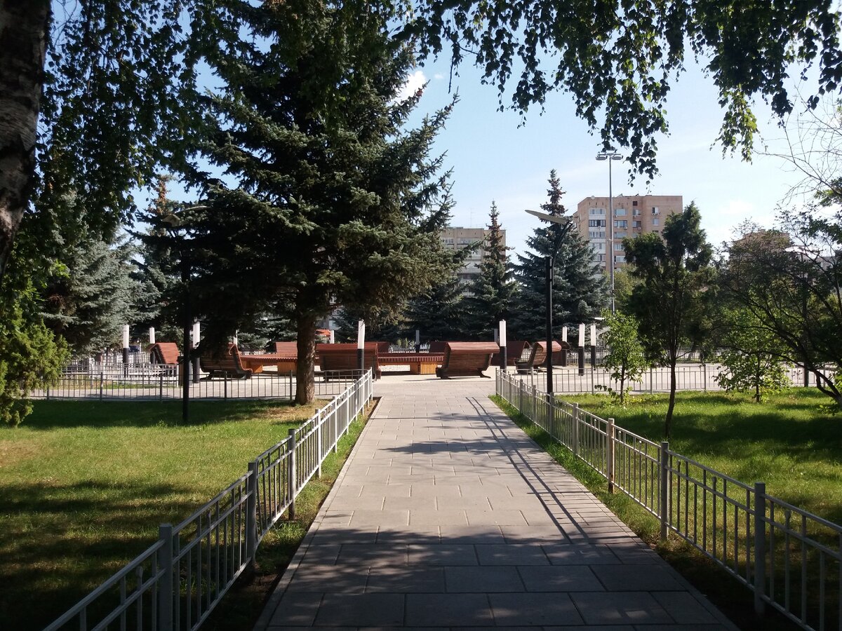 Сквер на площади 400-летия Тюмени.