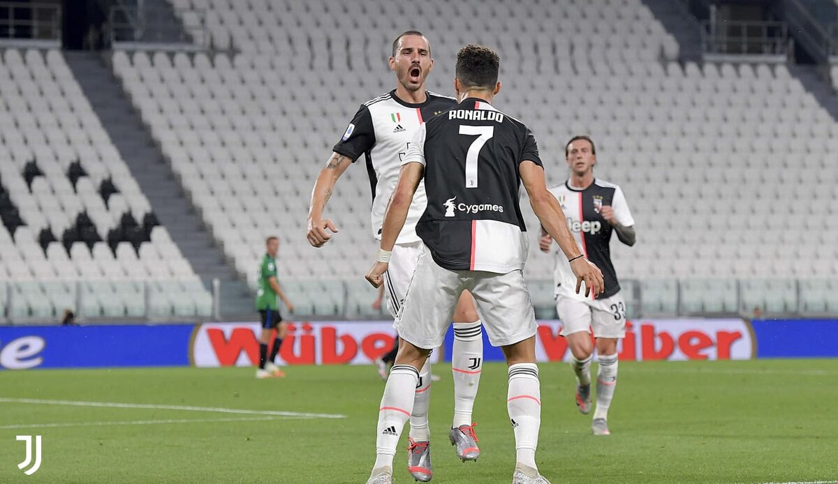 Пустые трибуны не мешают португальцу радоваться забитому мячу
Фото: juventus.com