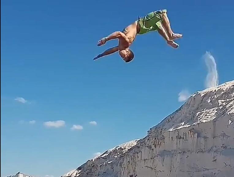 Ранние годы тренировок Вовы Тюханова в паркуре 