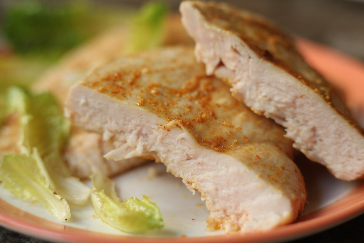 куриные грудки в пергаменте. грудка в пергаменте. куриное филе лодочки в пергаменте. куриные грудки в пергаменте. куриные грудки в пергаменте.