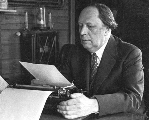 Алексей Николаевич Толстой (10.01.1883 - 23.02.1945).