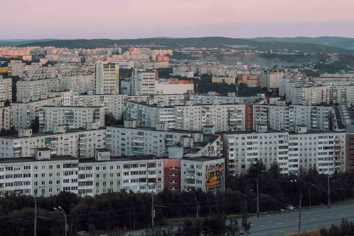 Советское наследие Мурманска и самый длинный дом в России. Монументальное  искусство и легендарный 305-й микрорайон | Бесконечное похмелье | Дзен