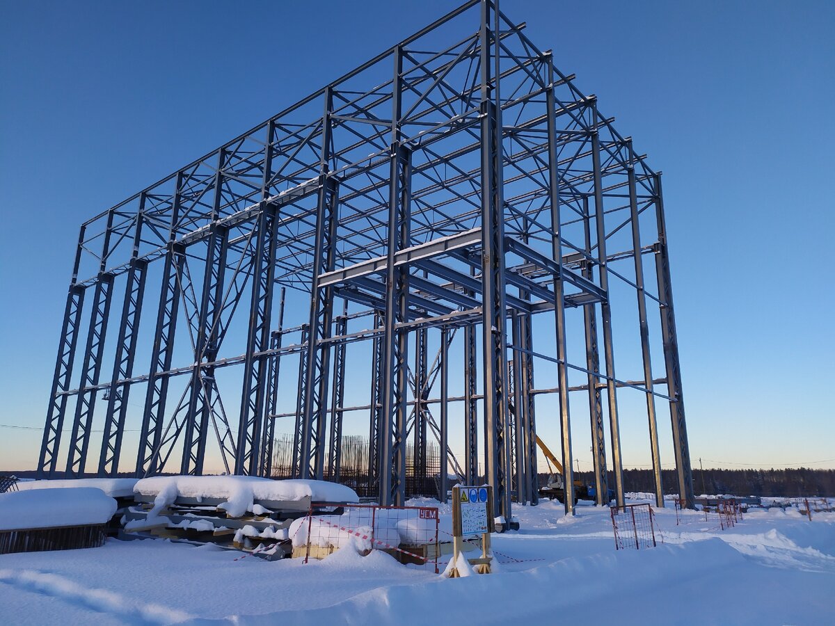 На строительстве фабрики