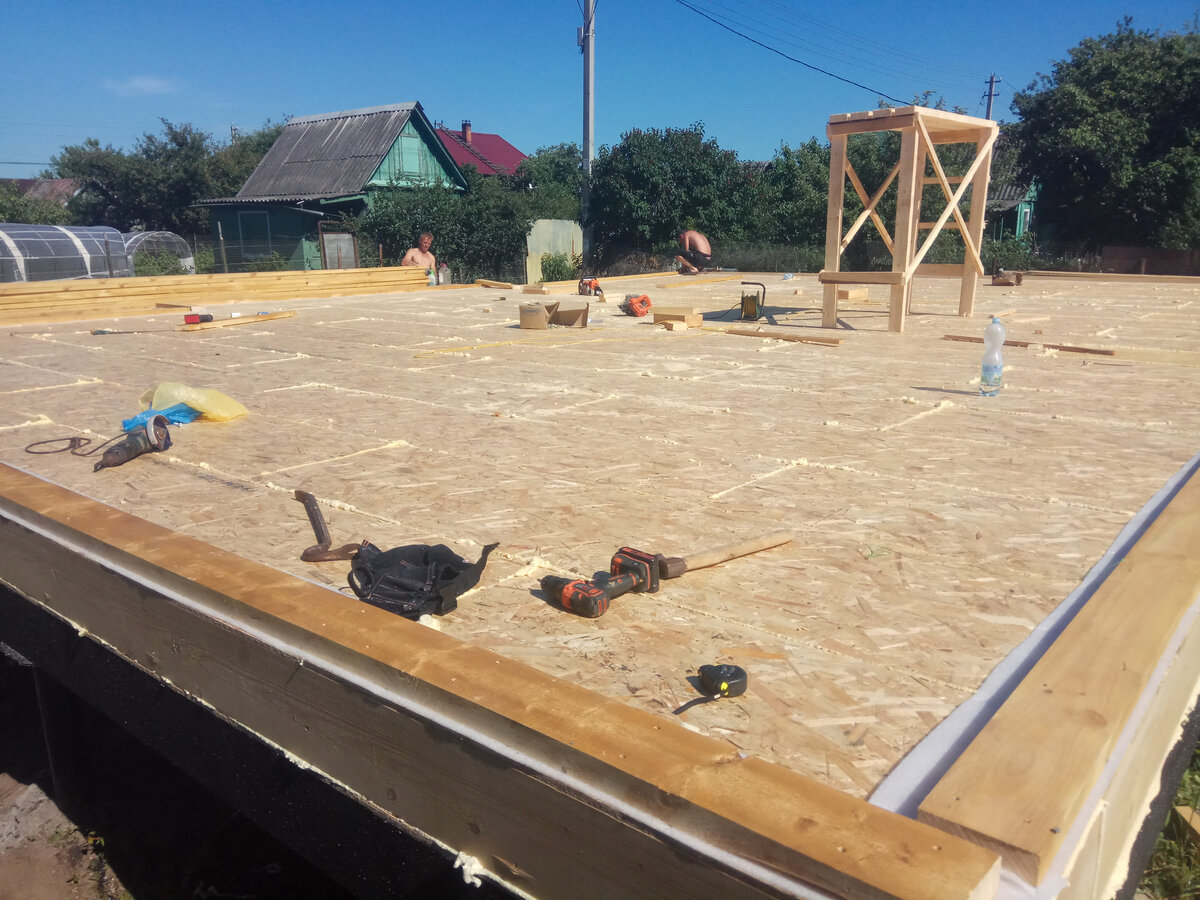 и базовый настил,он же пол 1-го этажа.