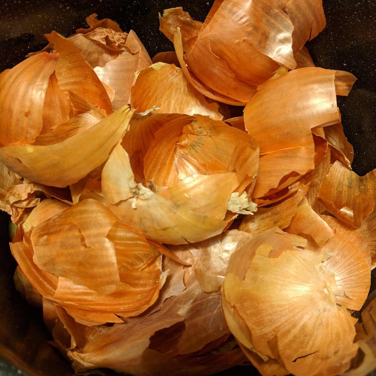 Луковая шелуха.