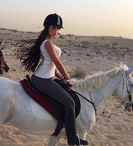 Фото: https://www.instagram.com/sitorabanu/