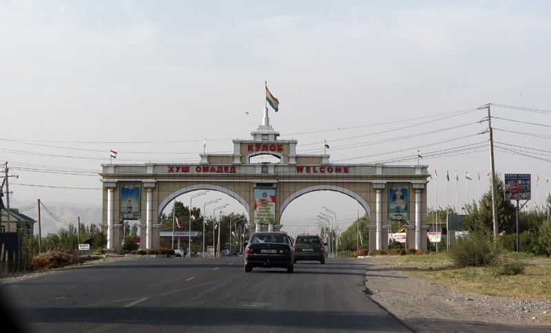 Город Куляб Таджикистан. Ворота город Куляб. Кулоб город в Таджикистане. Куляб Таджикистан ворота. Таджикистан куляб время