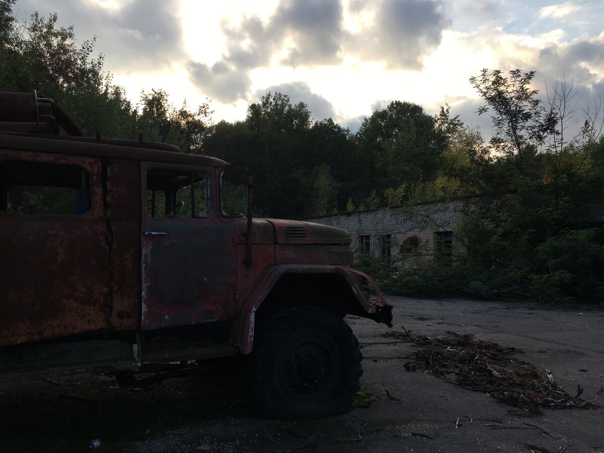 Заброшенный ВНЗ Круг в лесу, 3 км от ближайшего поста охраны