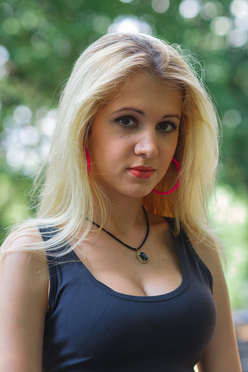 1. Девушка.