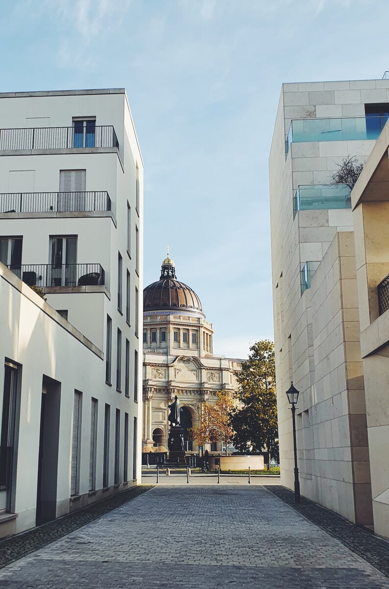 Вид на Городской дворец