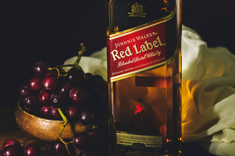 Пример красной этикетки с позолоченными надписями и деталями