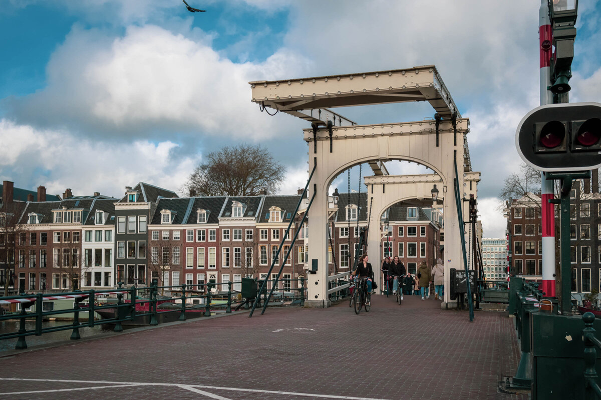 Тощий мост через реку Амстел, Амстердам
