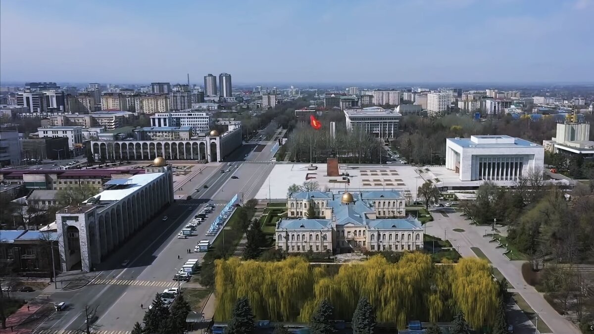 Площадь Ала - Тоо , вид с высоты птичьего полета.