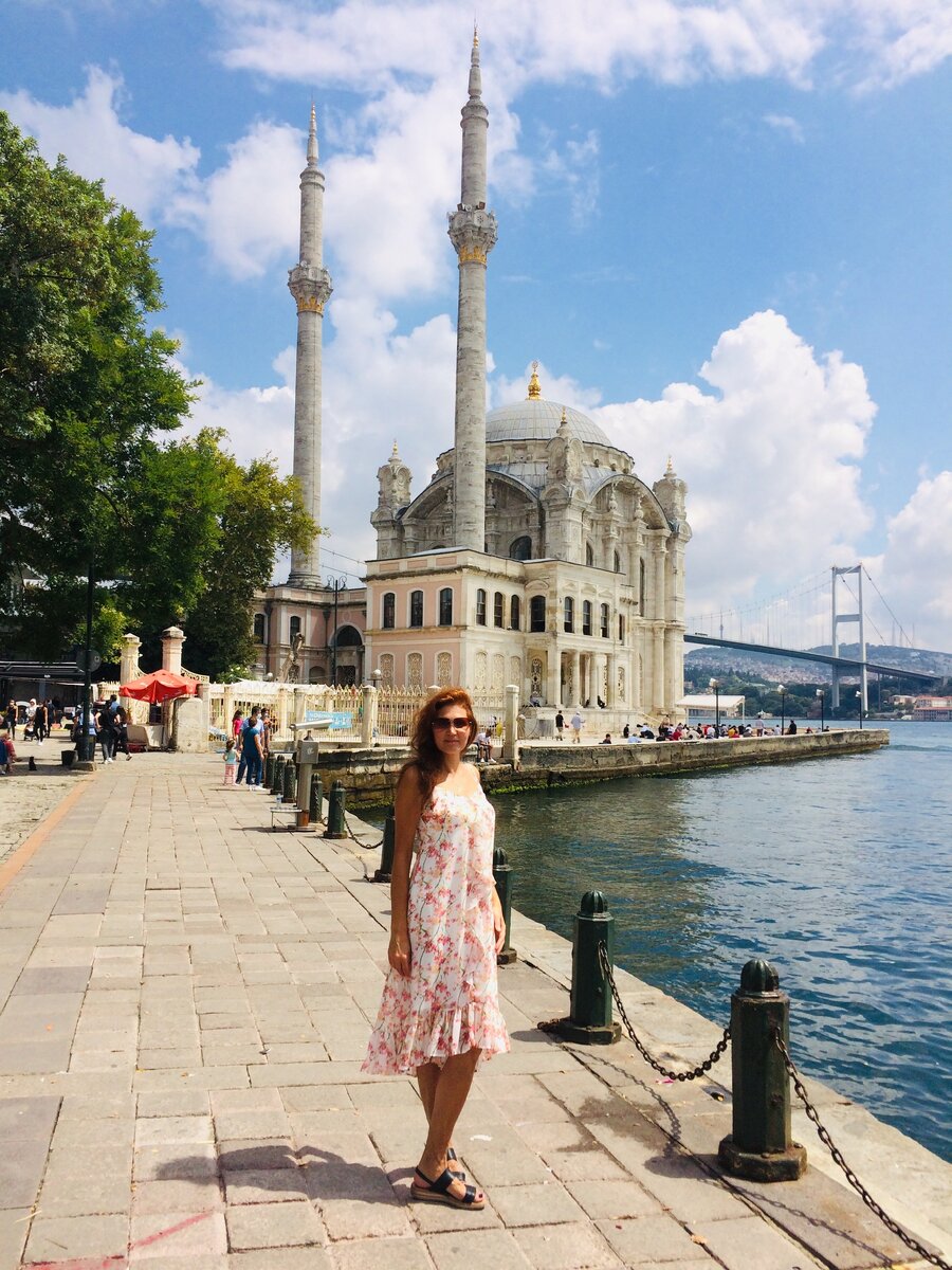 У мечети Ортакей 