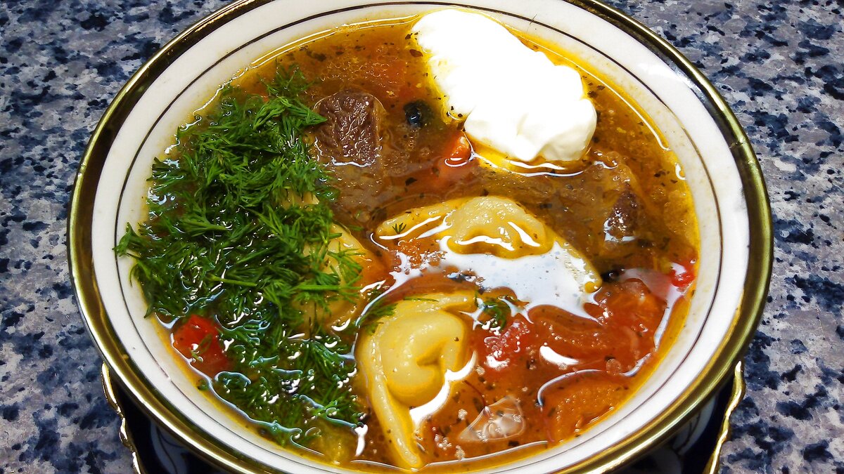 Чучвара Шурпа с пельменями. Узбекский суп Угра. Чучвара суп с пельменями из Узбекистана.
