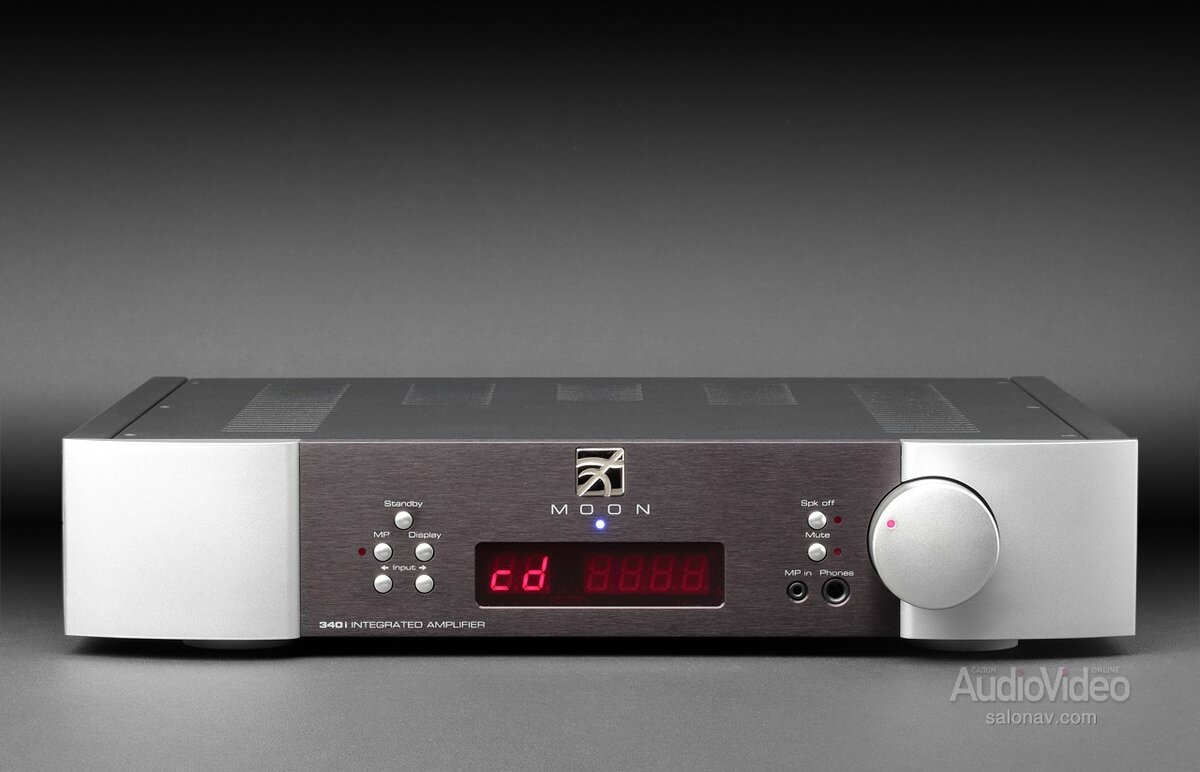 Продвинутые усилители собственной разработки когда-то принесли Simaudio всемирную славу в High End Audio. Однако все попытки компании «спустить» фирменный суперсаунд до компонентов, доступных для небогатых аудиофилов, выглядели пока либо слишком робкими, либо не очень убедительными. Может, эта модель изменит баланс сил?