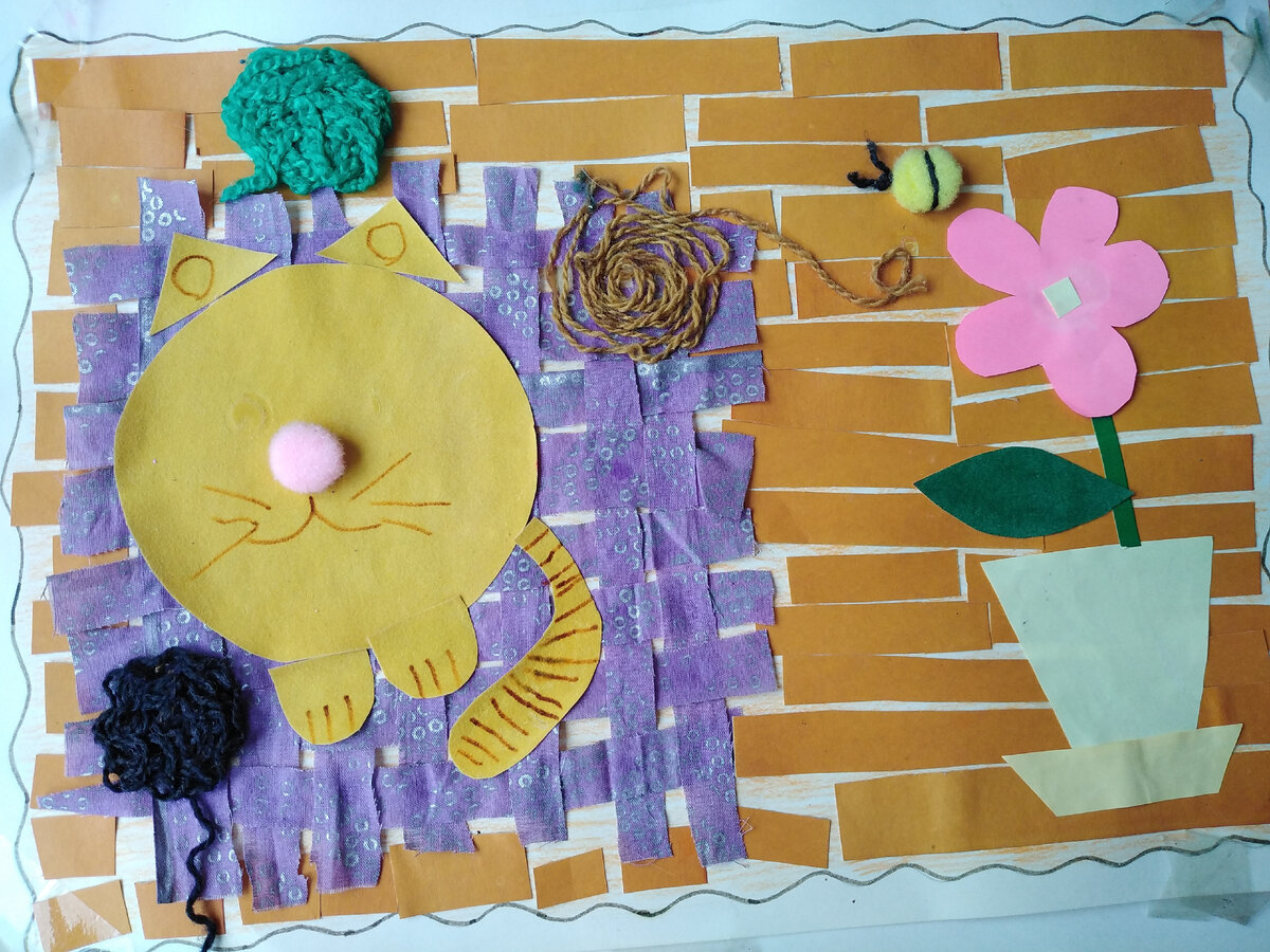 Этот рисунок сделали в 5 лет. Цветная бумага, ткань, нитки. Правда сейчас он уже выгорел, все таки уже более 7 лет прошло.