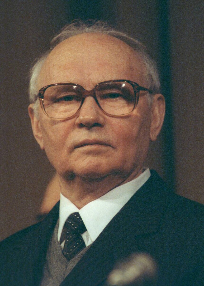 Шеф КГБ Владимир Крючков. Источник фото: https://tass.ru/info/2541669