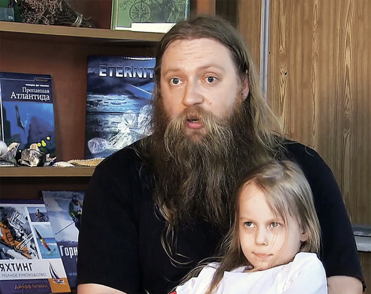 Евгений Тепляков и Алиса (фото из Яндекс.Картинки)