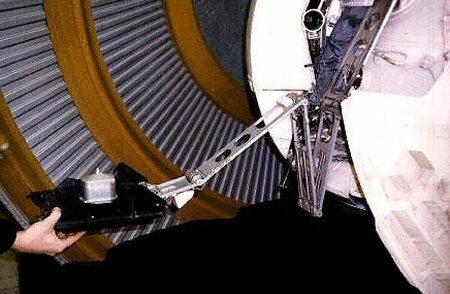 Фрагмент станции "Марс-1" и ПрОП-М в специальной металлической «лапе» 