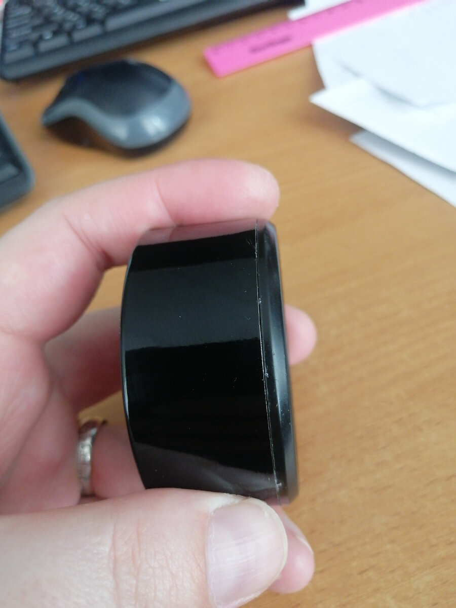 Видно место соединения пластика и металла