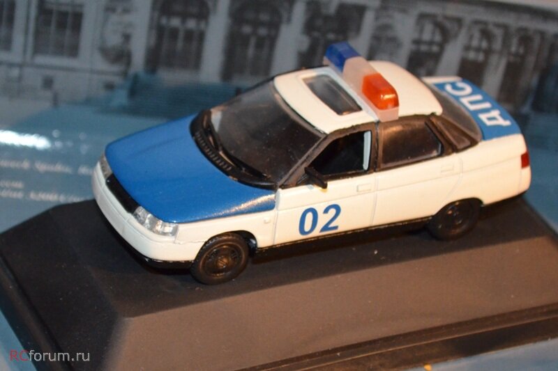 А также имеют место различные милицейские машины, к примеру, подобные этому экземпляру, работавшему в ДПС. Были и тампованные версии, в связи с чем мы можем говорить о том, что разнообразие Аргоновских десяток - вполне себе предостаточное. При этом, никто эти модели никогда особо и не изучал, возможно, именно поэтому у меня есть вопросы к экземпляру из моей коллекции. 