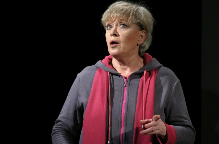 Кадр из фильма-спектакля "Оскар и розовая дама"