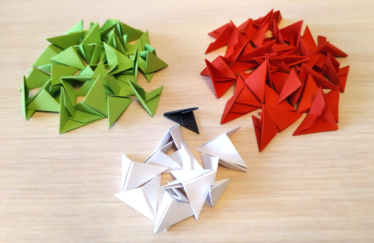 Оригами лебедь из треугольных модулей