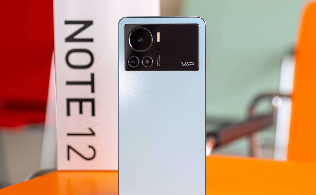    Главная особенность Infinix Note 12 VIP быстрая зарядка — производитель обещает с 0 до 100% за 17 минут. Фото: gsmarena.com