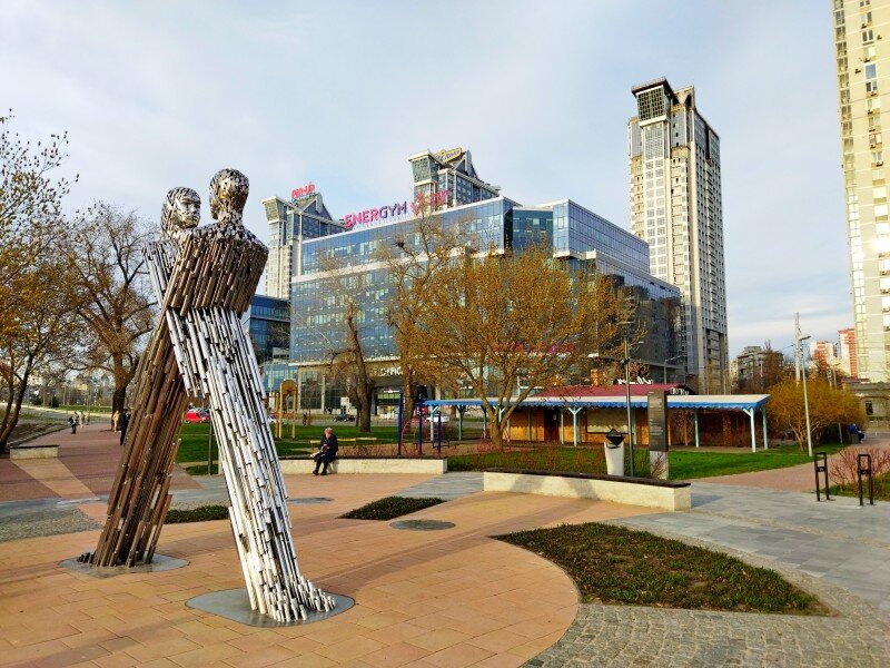 Памятник рублю сыктывкар. Памятник символу оренбург. Памятник символ. Памятник символ. Памятники символы животноводству.