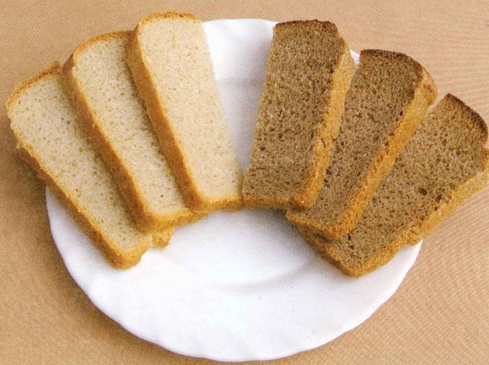 Белый хлеб во сне к чему снится. Нарезанный хлеб. Хлеб резаный. Кусочек хлеба. Нарезанный кусок хлеба.