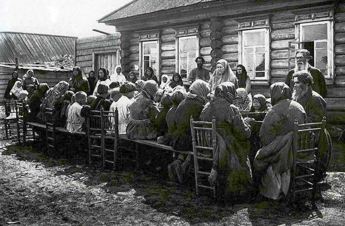 Народная столовая в селе Большом Мурашкине Княгининского уезда. Фото М.П. Дмитриева. 1891-92 гг. https://anikonov.livejournal.com/790941.html