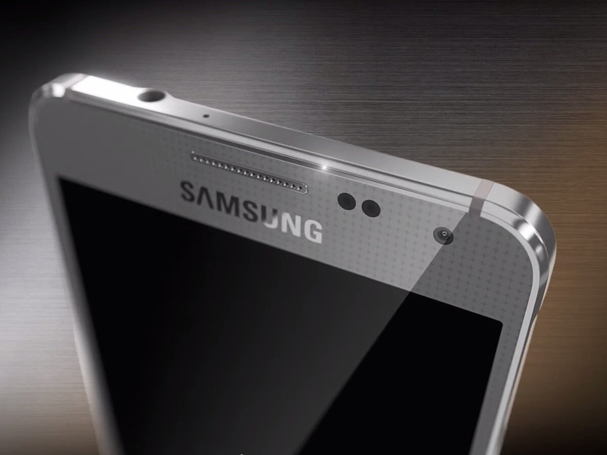 Samsung Galaxy Alpha отличался металлической рамкой и тонким корпусом.