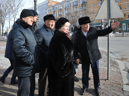     Грязный снег и мусор на дорогах: мэр Хабаровска раскритиковал неухоженный центр города. ФОТО: мэрия Хабаровска