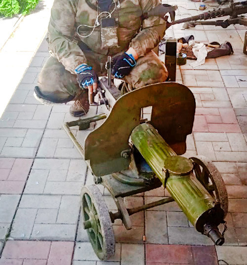 Трофейный пулемет Максима, взятый на брошенных позициях противника (фото из открытых источников)