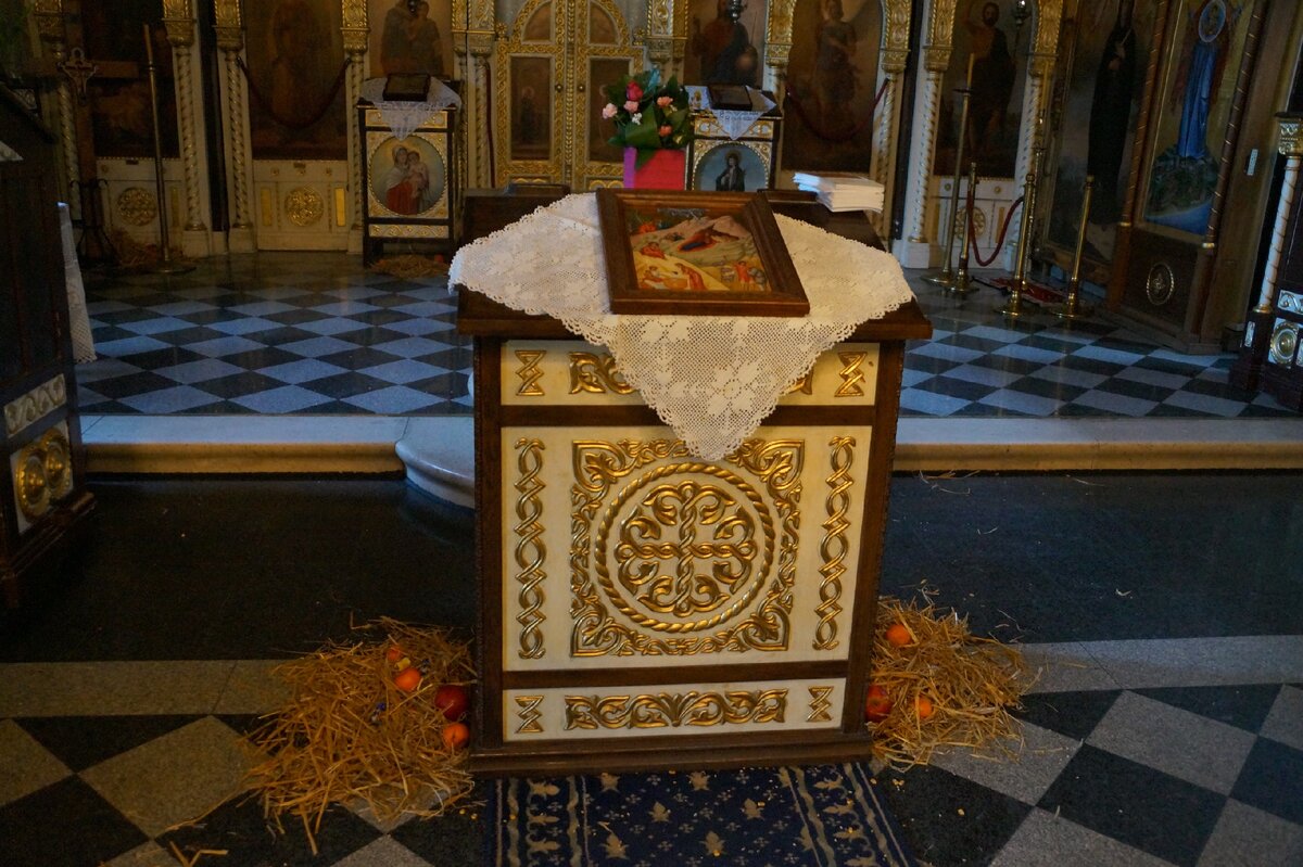 В Белградской церкви Ружица люстры сделаны из гильз