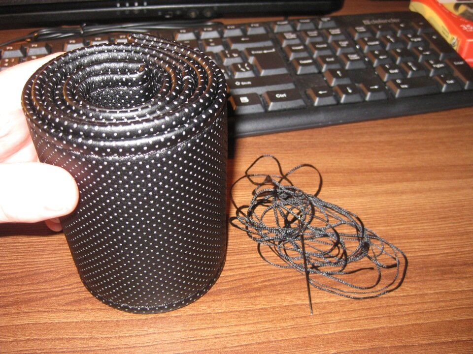 Собственно, оплетка + нить с иголкой в комплекте