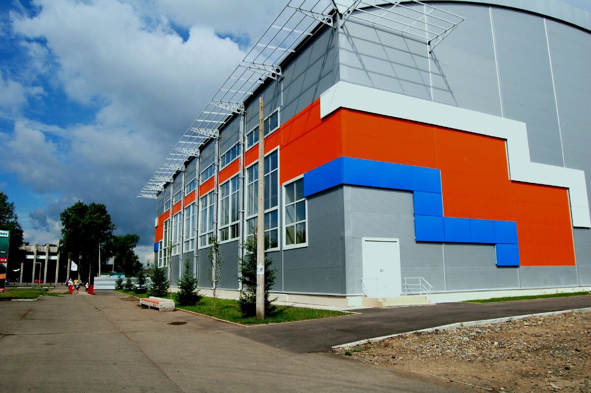 Абакан спорткомплекс сайт. Спорткомплекс Абакан. Абакан спортивные сооружения. Красный Абакан спорткомплекс. Спортивный комплекс Абакан Архитектор.