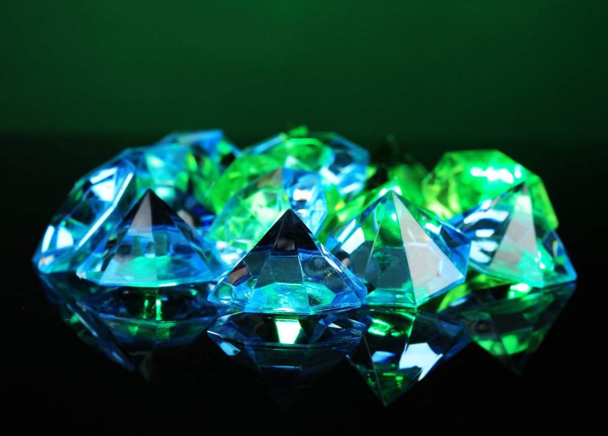 Золото и алмазы африки. Российская нефть марки urals. Херкимерский алмаз с нефтью внутри фото. Нефть-алмаз-инвест сертификат 1993. Нефть газ золото.