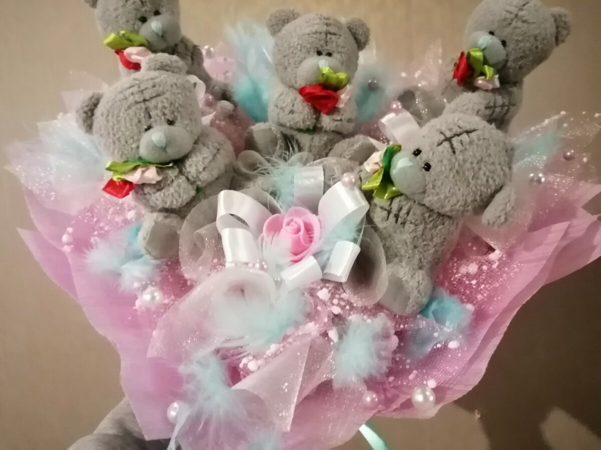 это букет для учителя. Коля выбирал сам.