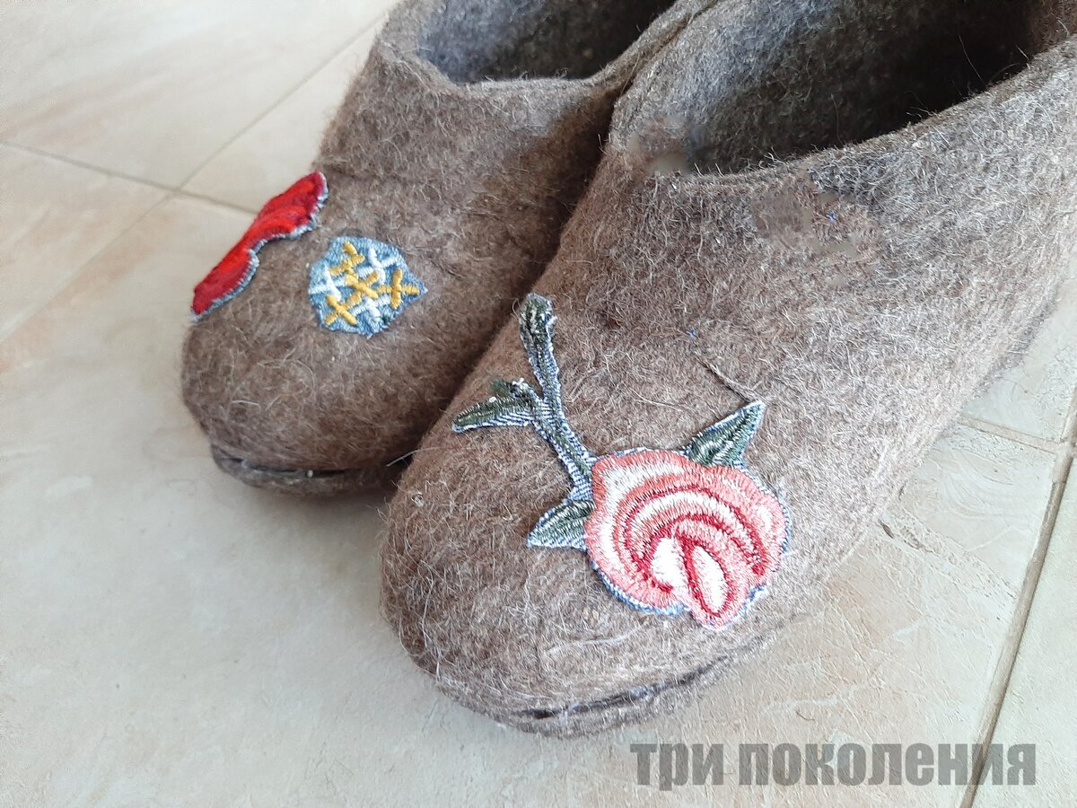 Старых валенок. Тапочки из старых валенок. Валяная обувь Старая. Необычное применение валенок. Валенки под джинсы