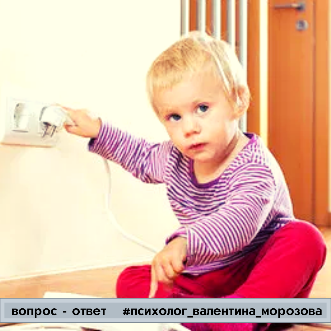 Он начинает нервничать, кричать, орать на всю улицу, при этом его не унять, на уговоры он не реагирует, и если он орет - то очень основательно - на всю улицу