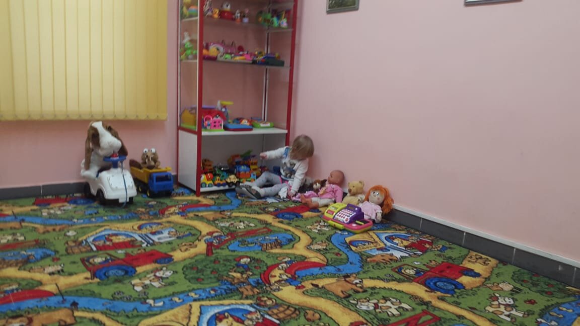 В частном саду.