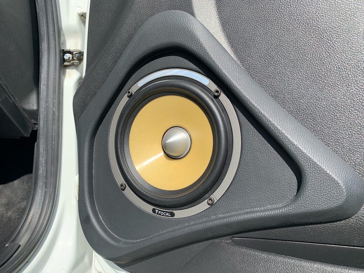 Мы собрали проект на базе Lada Granta на компонентах, которые предназначены создавать громкое чистое звучание. 